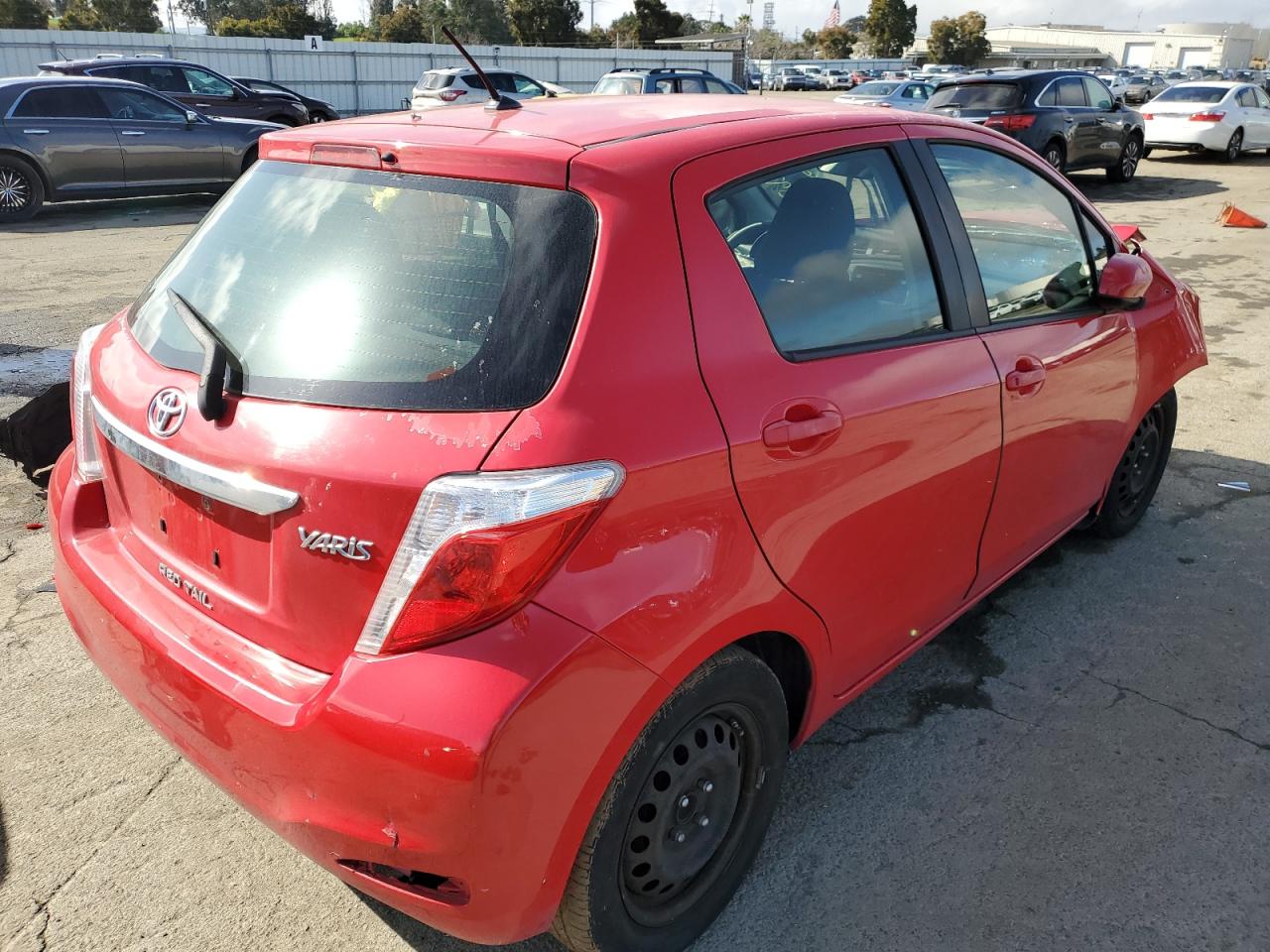 Photo 2 VIN: JTDKTUD37CD529728 - TOYOTA YARIS 