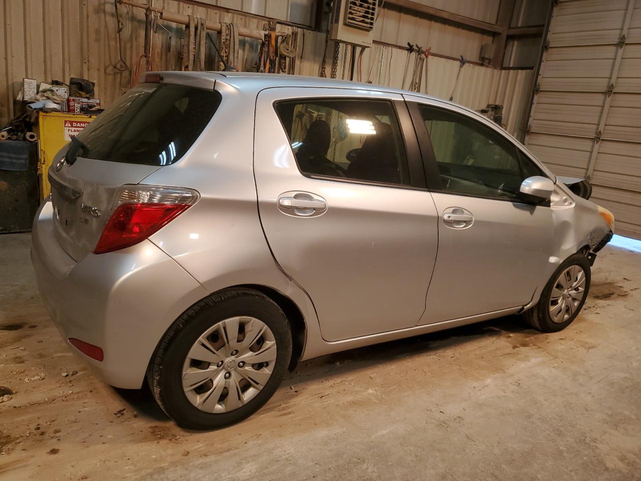 Photo 2 VIN: JTDKTUD38CD518706 - TOYOTA YARIS 