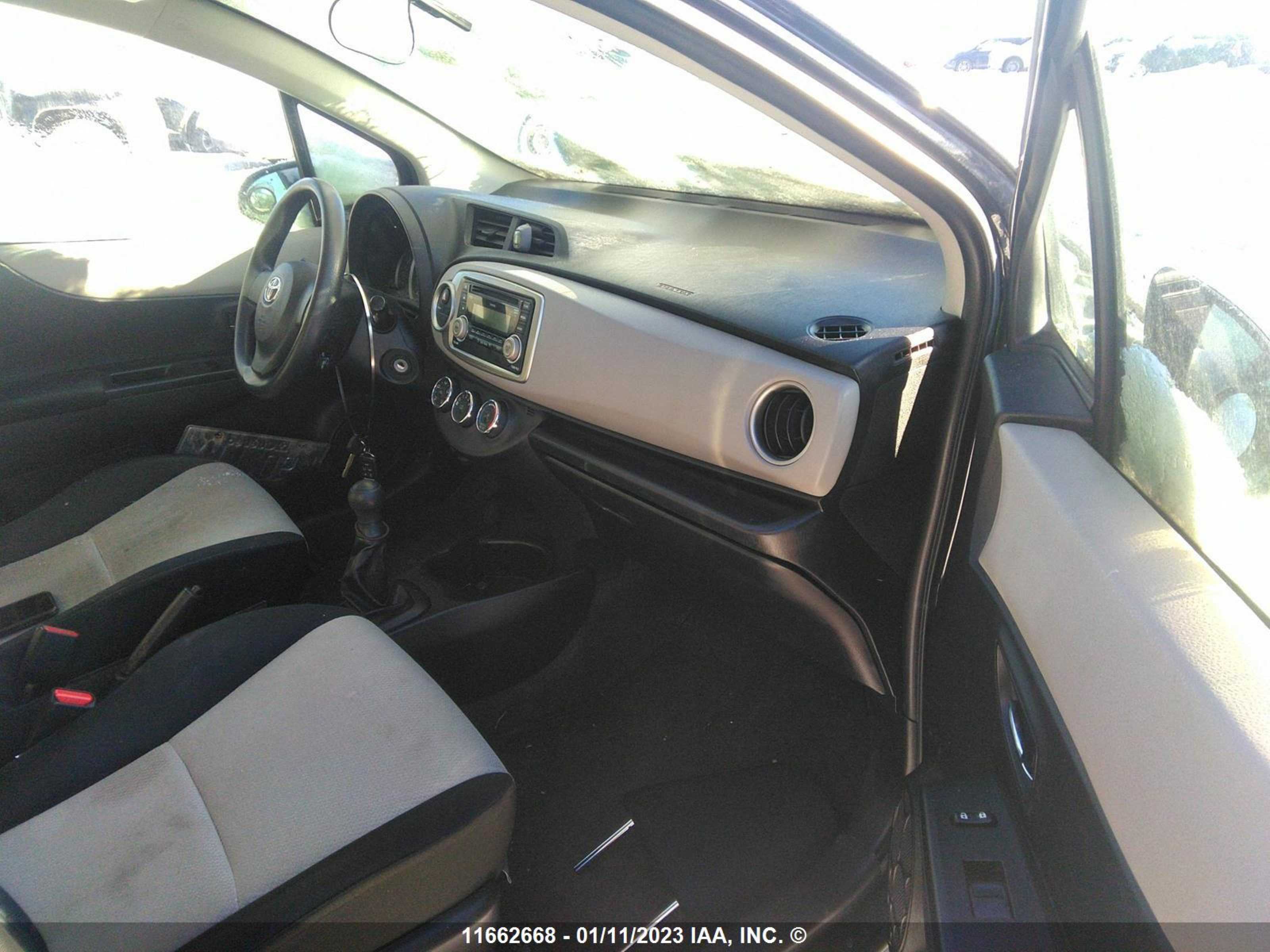 Photo 4 VIN: JTDKTUD39CD500604 - TOYOTA YARIS 