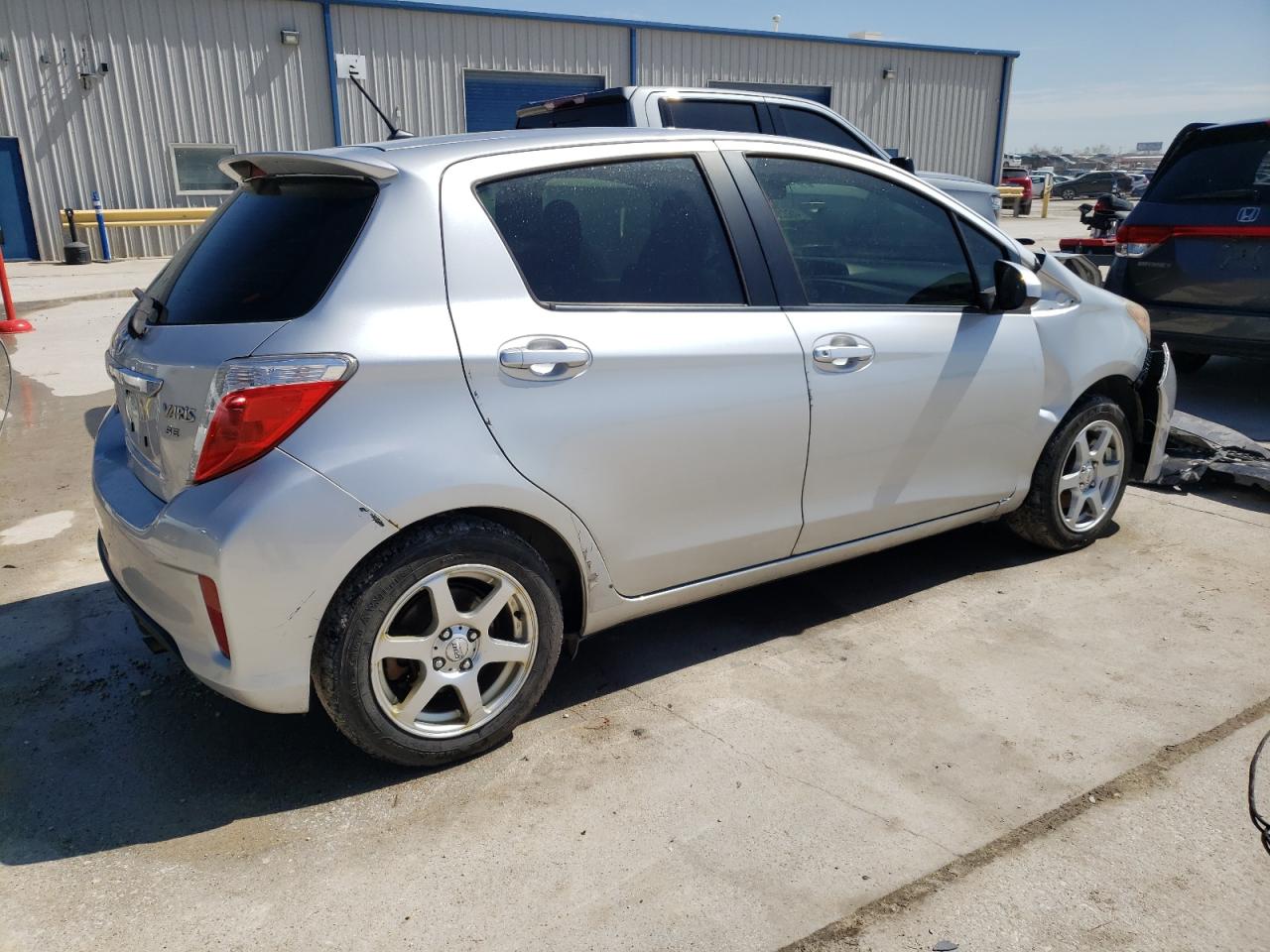 Photo 2 VIN: JTDKTUD39CD516625 - TOYOTA YARIS 