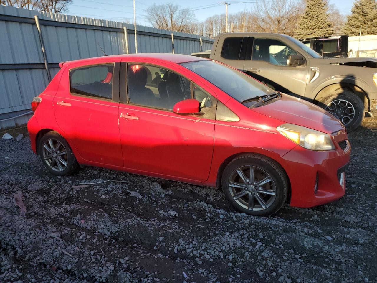 Photo 3 VIN: JTDKTUD39CD516642 - TOYOTA YARIS 