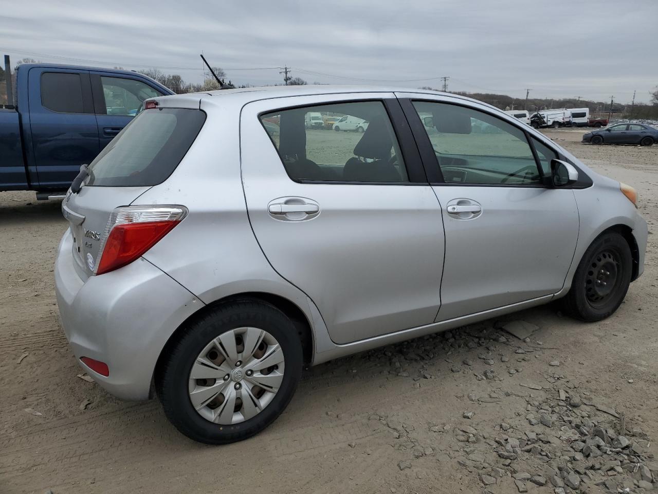 Photo 2 VIN: JTDKTUD39CD523574 - TOYOTA YARIS 