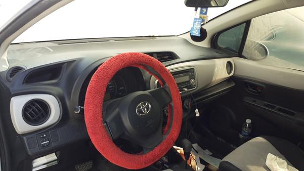 Photo 9 VIN: JTDKW9D38DD527573 - TOYOTA YARIS 