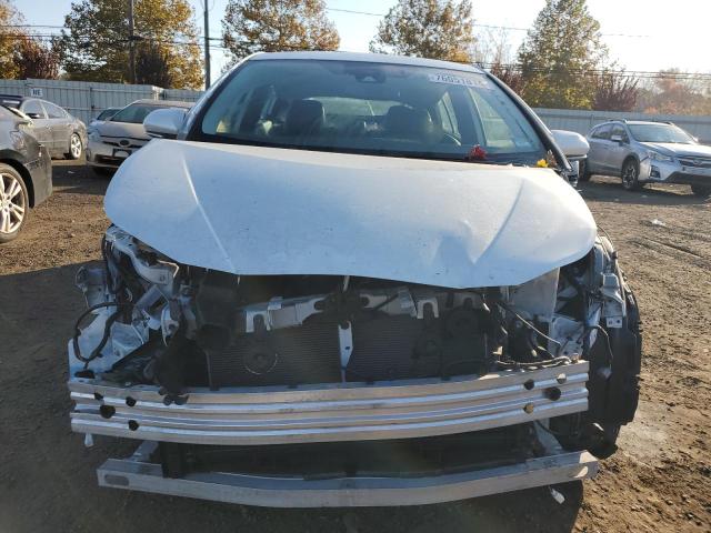 Photo 4 VIN: JTDL9MFU1M3027104 - TOYOTA PRIUS LE 