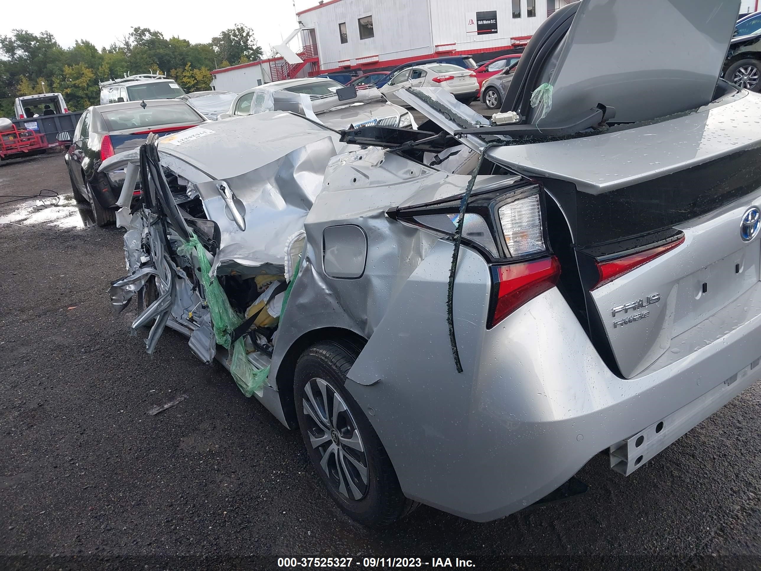 Photo 2 VIN: JTDL9MFU9N3040135 - TOYOTA PRIUS 