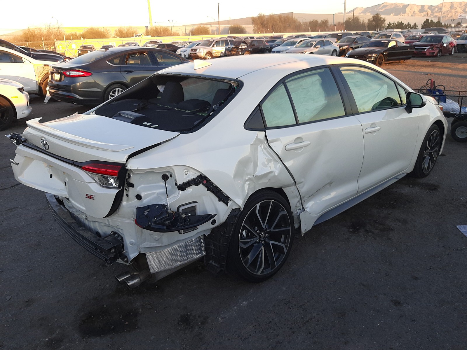 Photo 3 VIN: JTDS4RCE7LJ033407 - TOYOTA COROLLA SE 