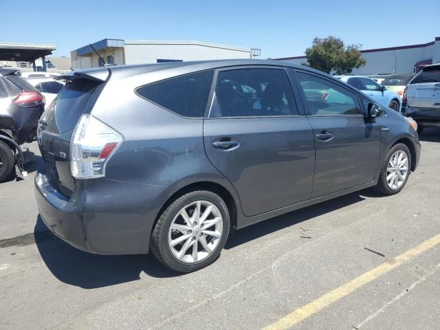 Photo 2 VIN: JTDZN3EU0C3133348 - TOYOTA PRIUS V 