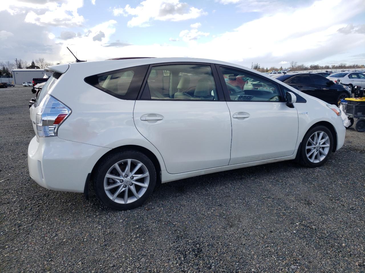 Photo 2 VIN: JTDZN3EU0D3193583 - TOYOTA PRIUS 