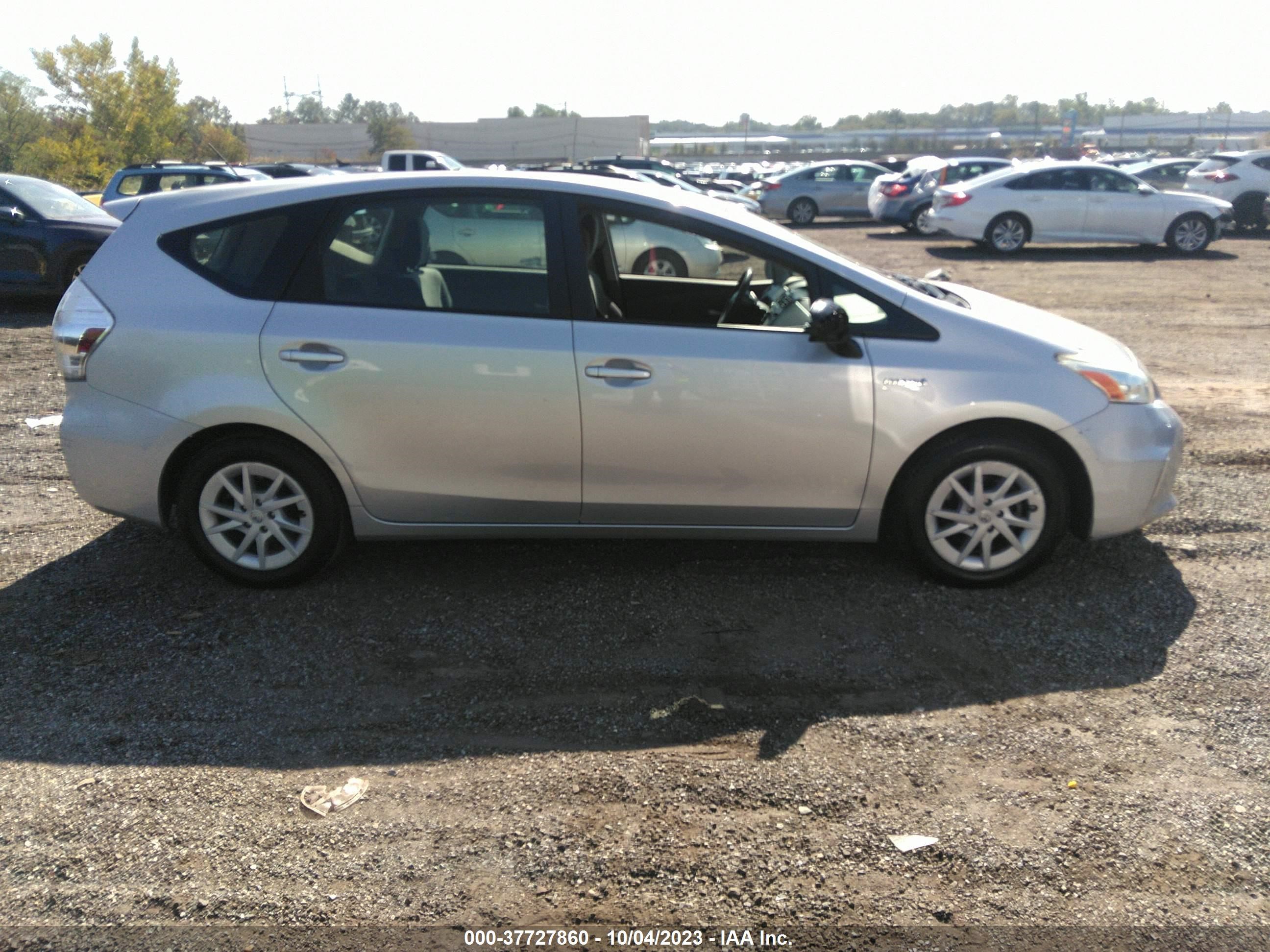 Photo 12 VIN: JTDZN3EU0D3213461 - TOYOTA PRIUS V (+) 