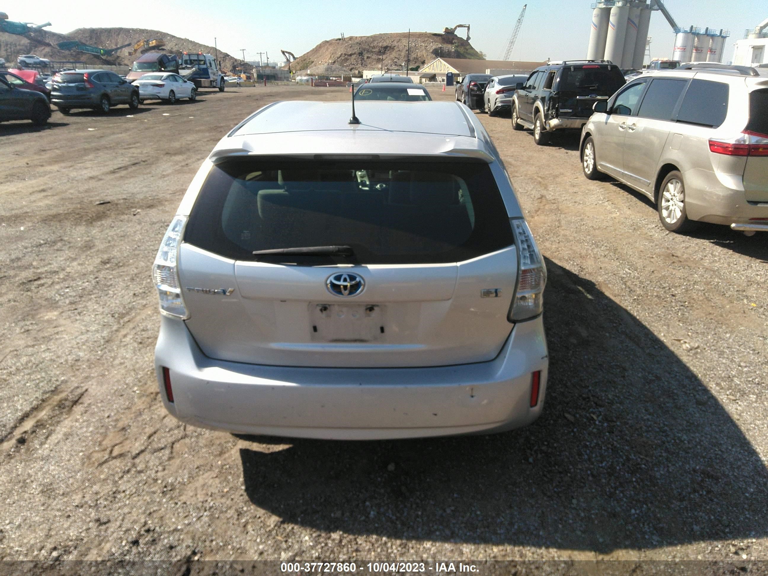 Photo 15 VIN: JTDZN3EU0D3213461 - TOYOTA PRIUS V (+) 