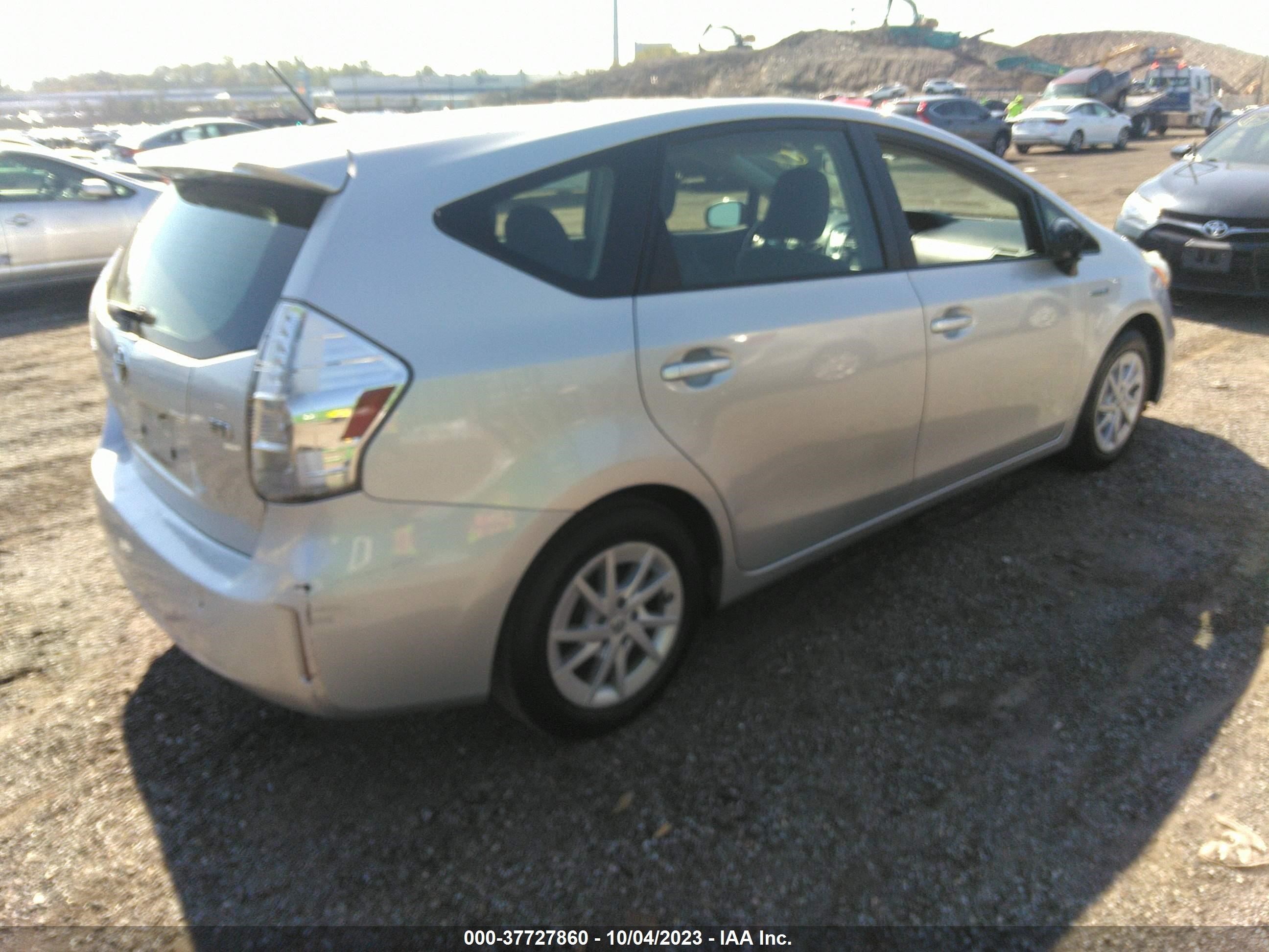 Photo 3 VIN: JTDZN3EU0D3213461 - TOYOTA PRIUS V (+) 