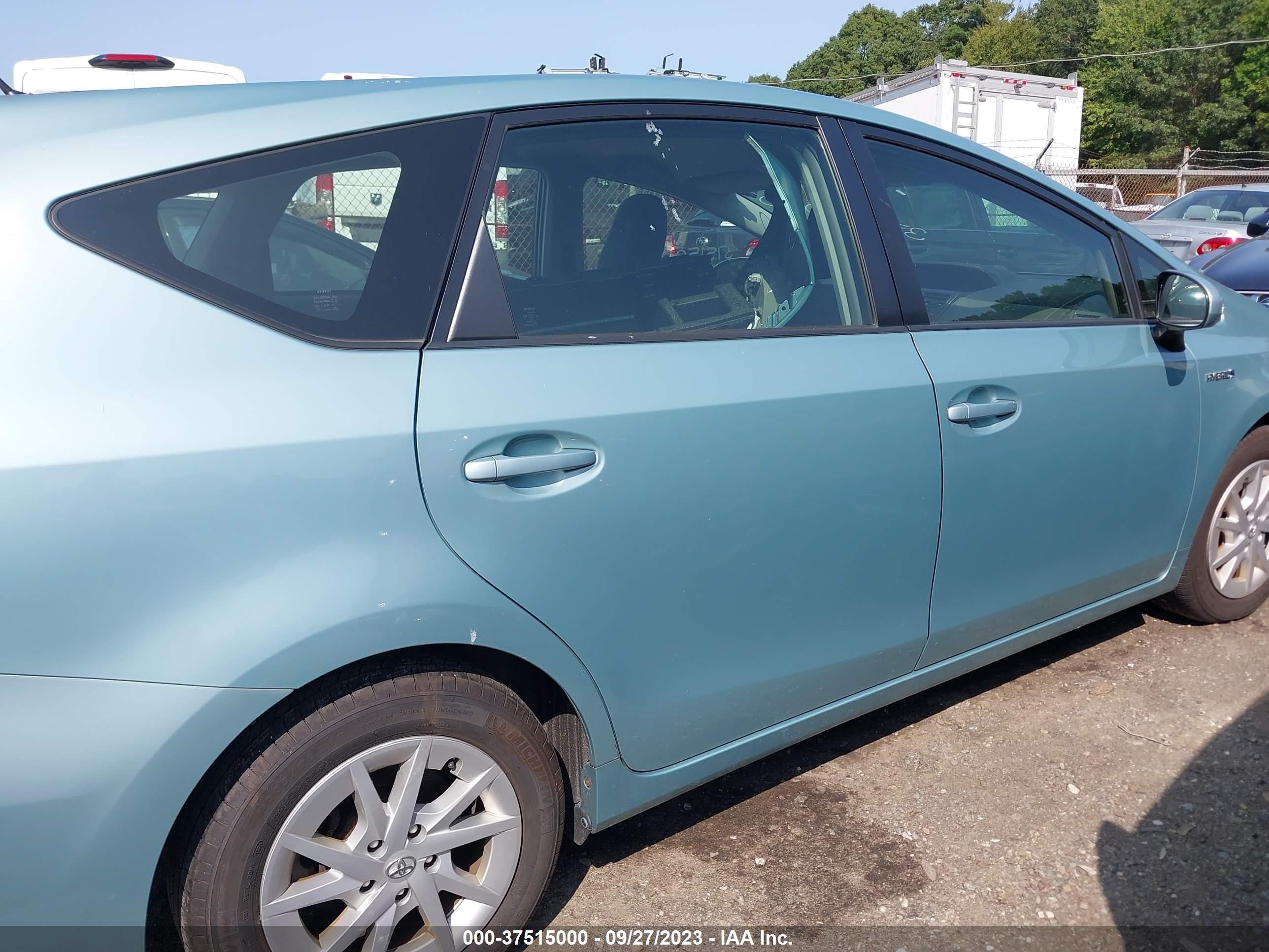 Photo 13 VIN: JTDZN3EU0E3304800 - TOYOTA PRIUS V (+) 