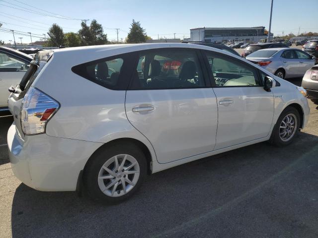 Photo 2 VIN: JTDZN3EU0E3323489 - TOYOTA PRIUS V 