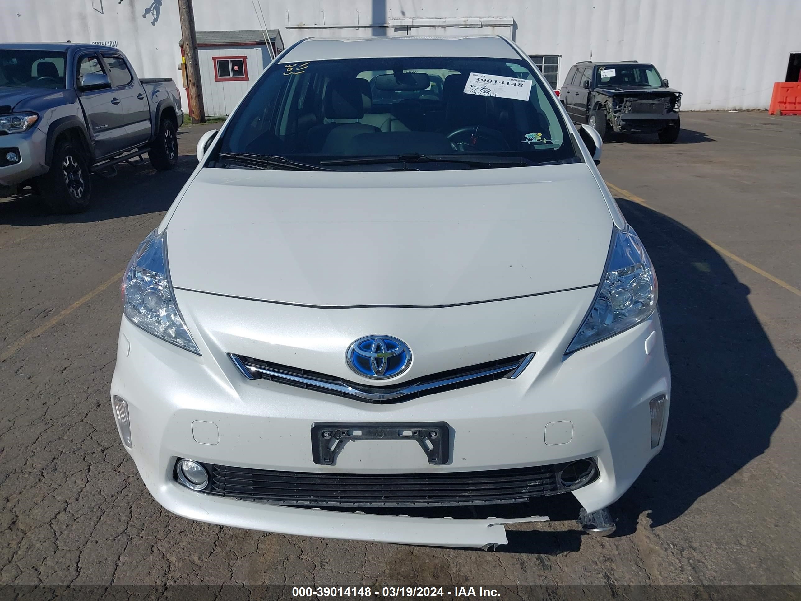 Photo 5 VIN: JTDZN3EU0EJ006324 - TOYOTA PRIUS V (+) 