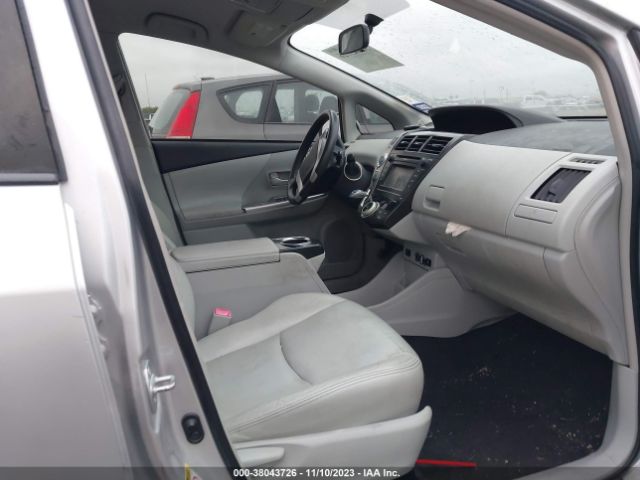 Photo 4 VIN: JTDZN3EU1C3130040 - TOYOTA PRIUS V 