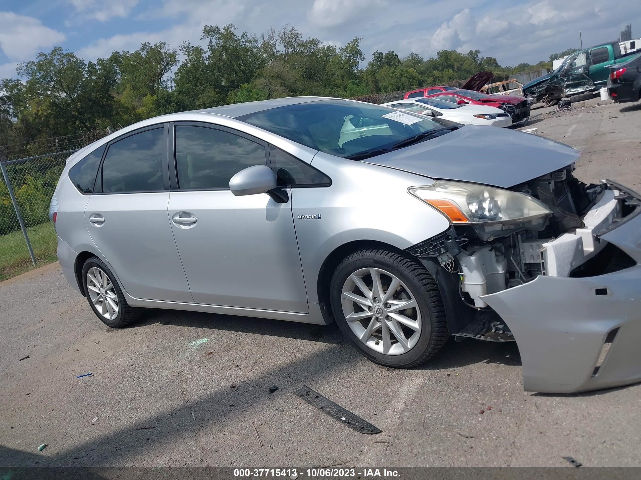 Photo 12 VIN: JTDZN3EU1D3198484 - TOYOTA PRIUS 