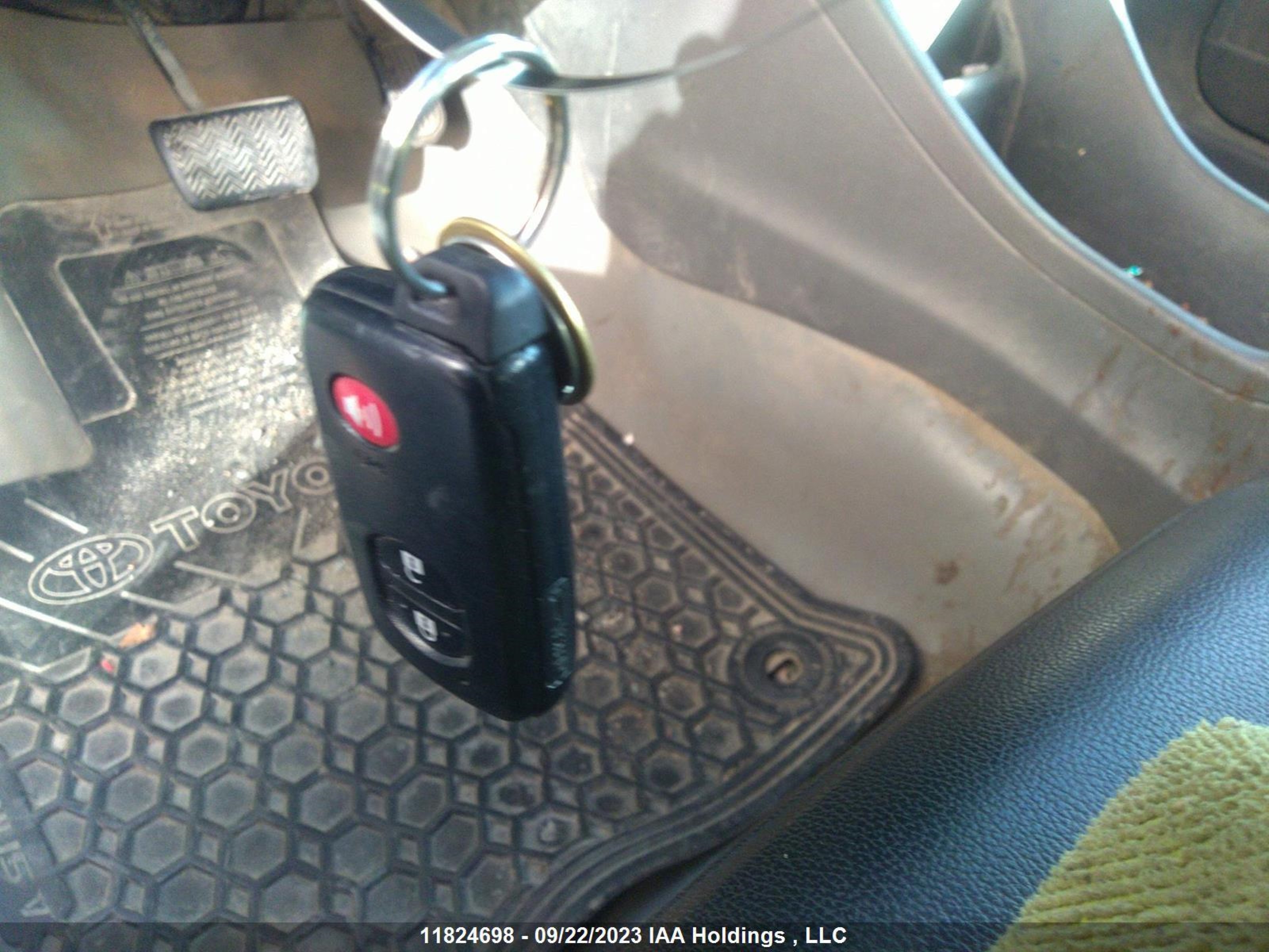 Photo 10 VIN: JTDZN3EU1D3228941 - TOYOTA PRIUS 