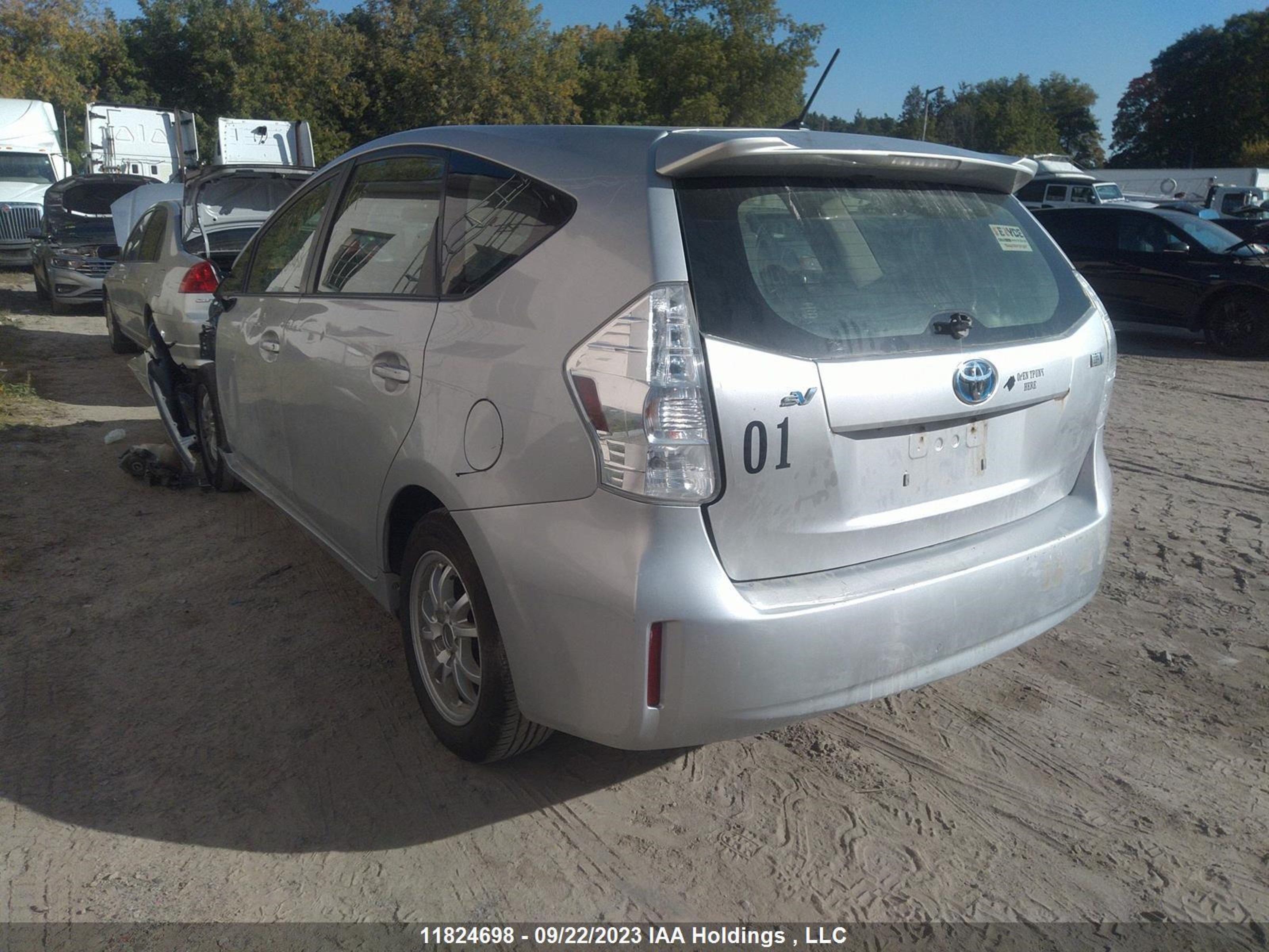 Photo 2 VIN: JTDZN3EU1D3228941 - TOYOTA PRIUS 