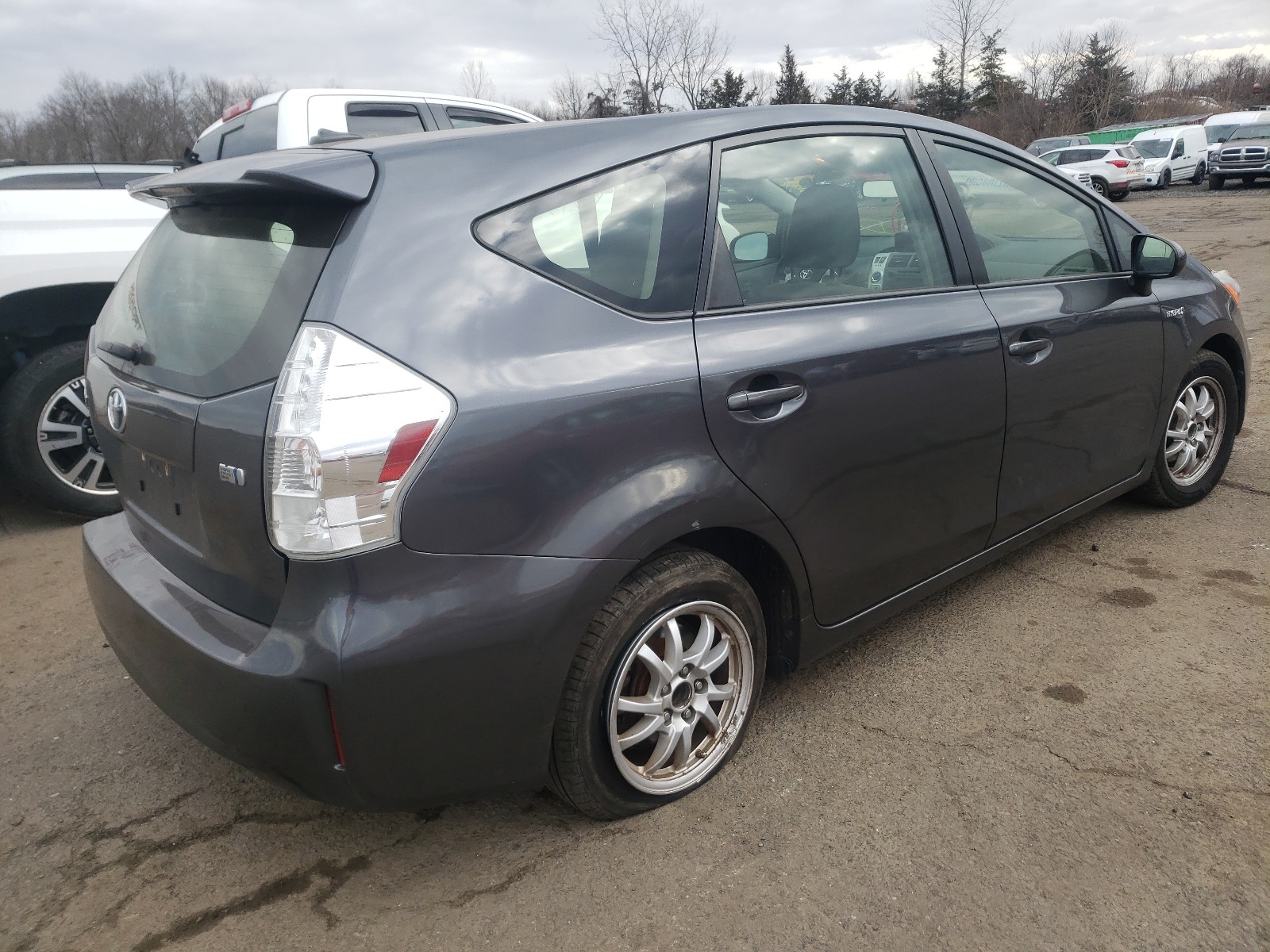 Photo 3 VIN: JTDZN3EU2C3094049 - TOYOTA PRIUS V 