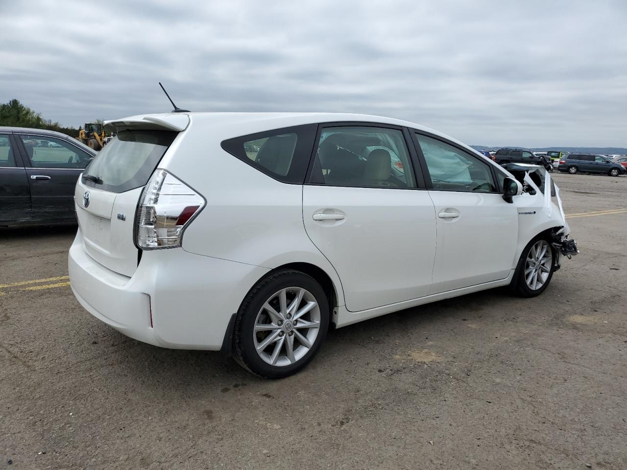 Photo 2 VIN: JTDZN3EU2D3236174 - TOYOTA PRIUS 