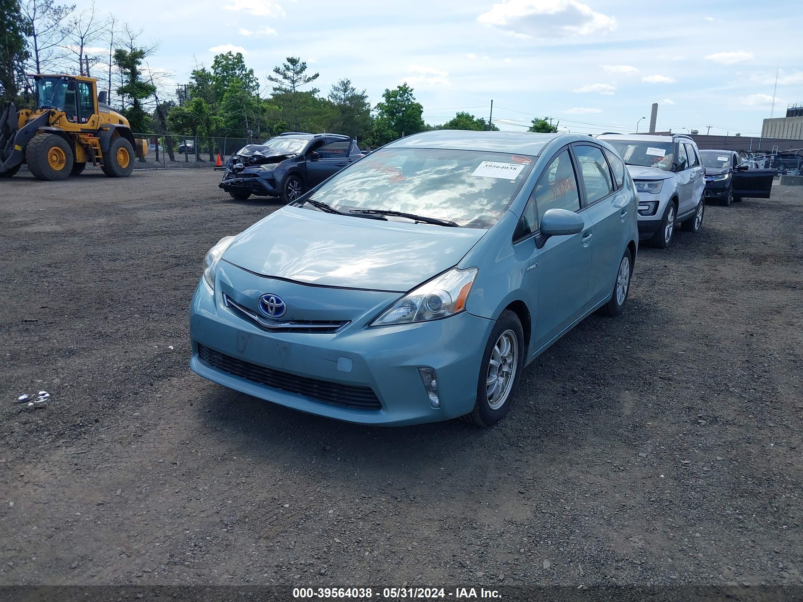 Photo 2 VIN: JTDZN3EU3D3266266 - TOYOTA PRIUS V (+) 