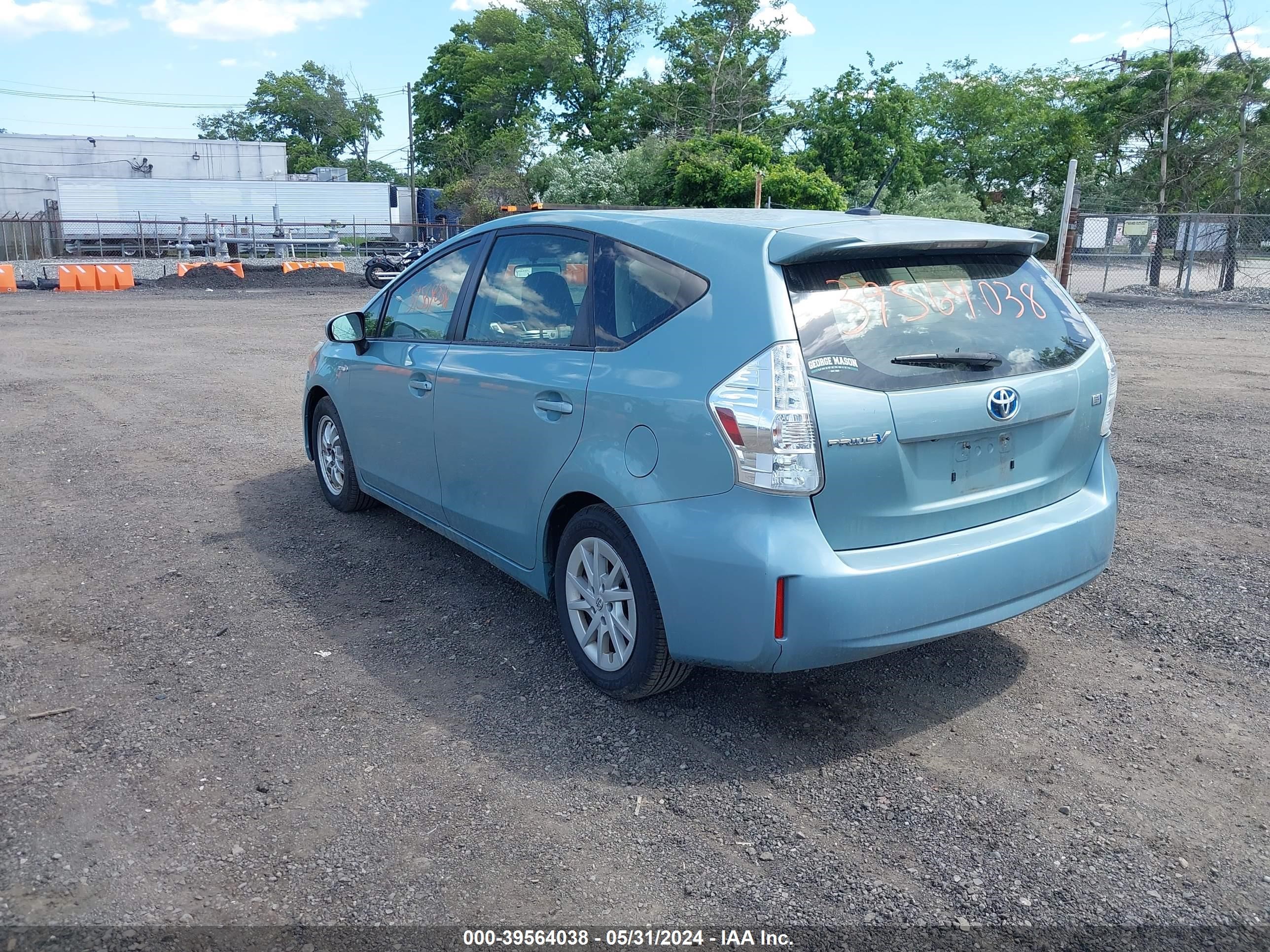 Photo 3 VIN: JTDZN3EU3D3266266 - TOYOTA PRIUS V (+) 