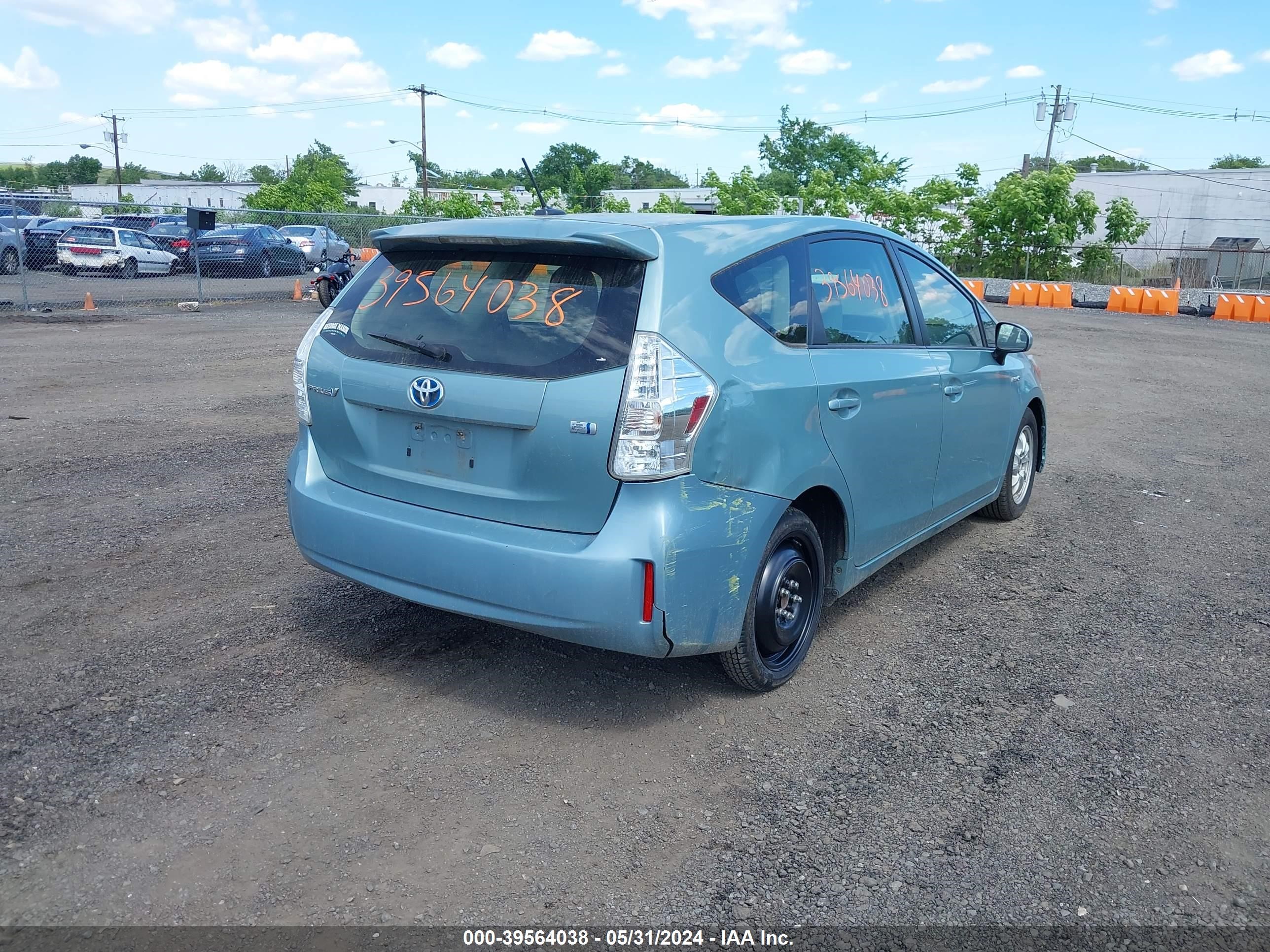 Photo 4 VIN: JTDZN3EU3D3266266 - TOYOTA PRIUS V (+) 