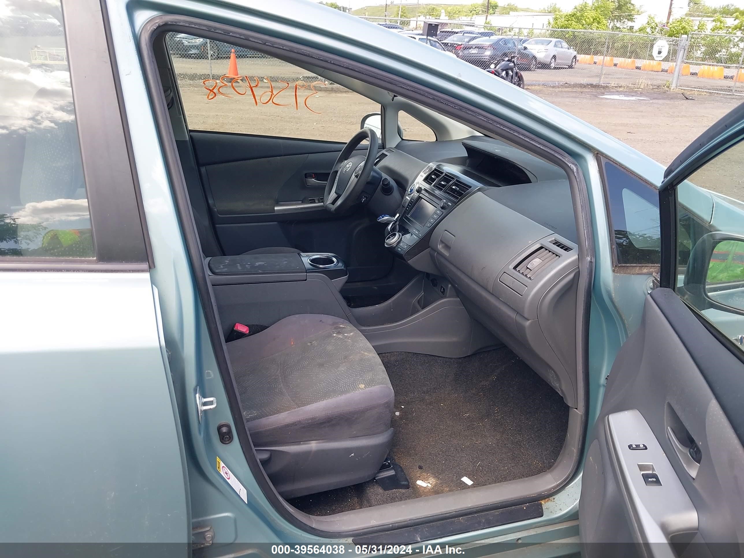 Photo 5 VIN: JTDZN3EU3D3266266 - TOYOTA PRIUS V (+) 