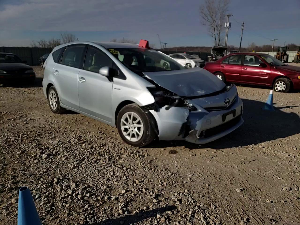 Photo 10 VIN: JTDZN3EU4D3196907 - TOYOTA PRIUS V 