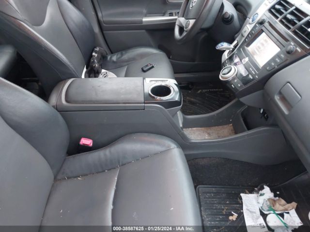 Photo 4 VIN: JTDZN3EU5C3122586 - TOYOTA PRIUS V 