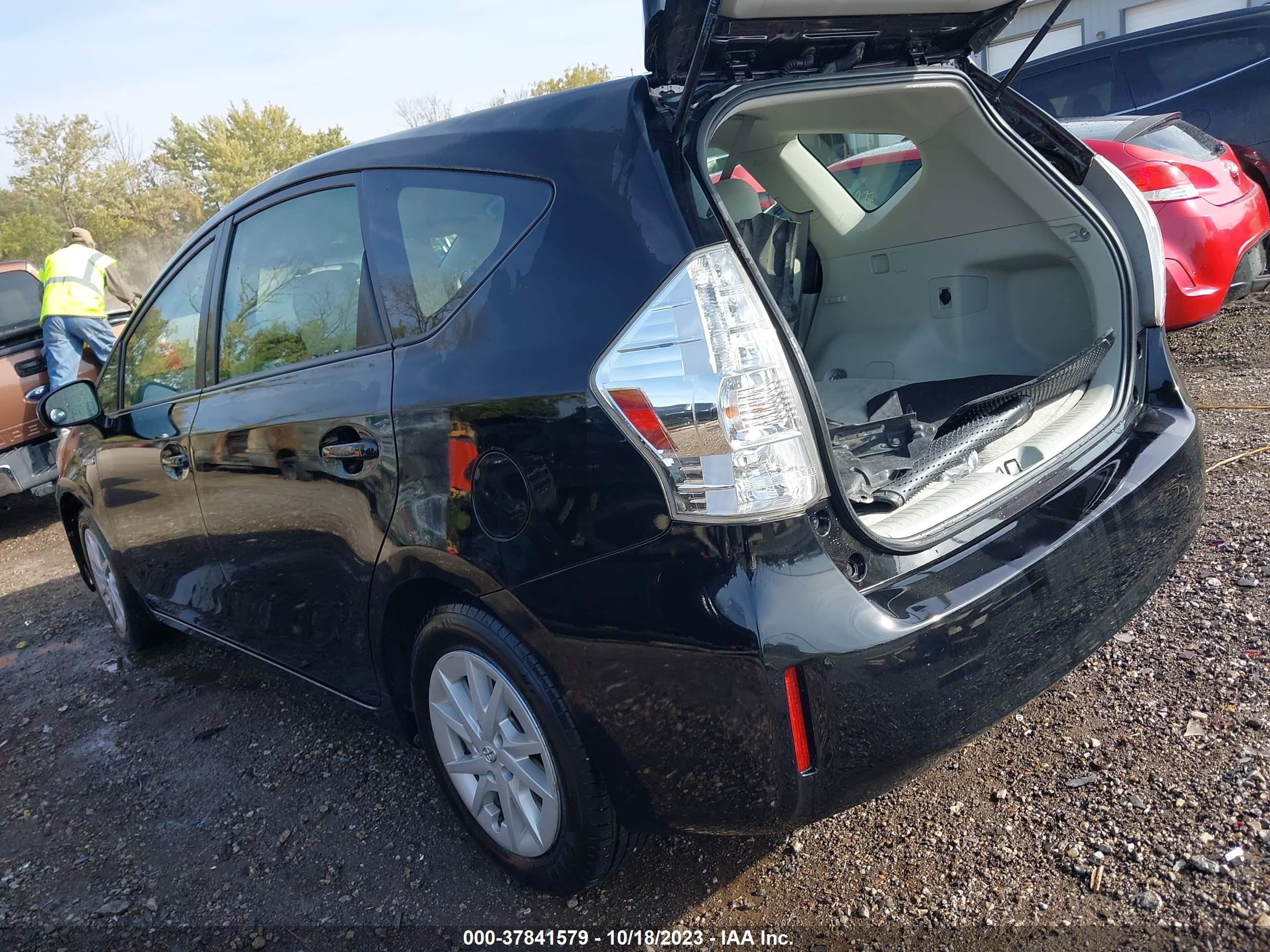 Photo 2 VIN: JTDZN3EU5E3304677 - TOYOTA PRIUS V (+) 