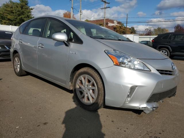 Photo 3 VIN: JTDZN3EU6D3252832 - TOYOTA PRIUS V 