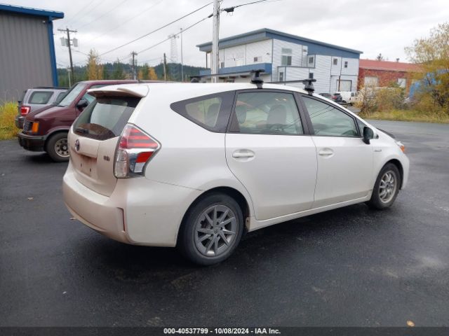 Photo 3 VIN: JTDZN3EU6FJ031083 - TOYOTA PRIUS V 