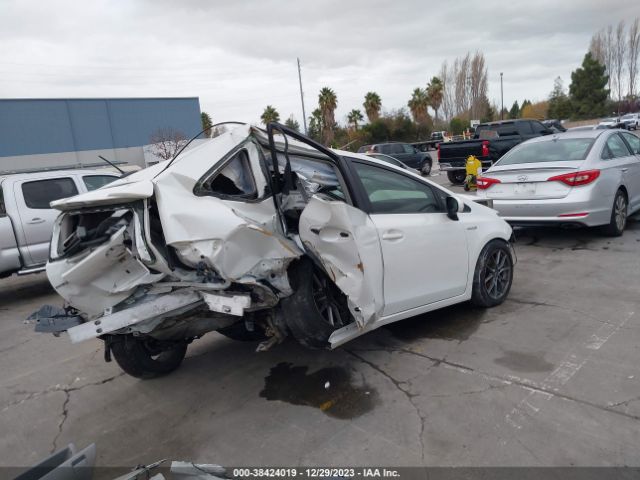 Photo 3 VIN: JTDZN3EU7FJ030685 - TOYOTA PRIUS V 