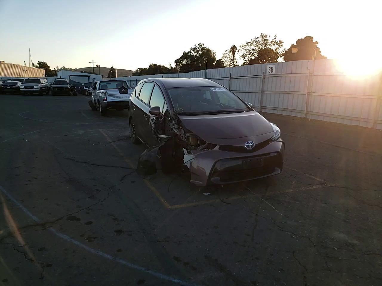 Photo 10 VIN: JTDZN3EU7FJ035370 - TOYOTA PRIUS V 