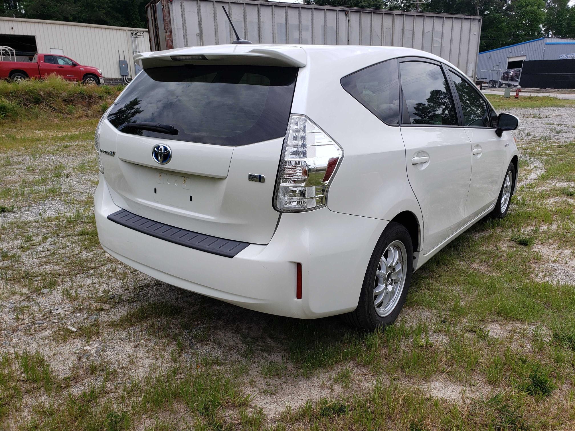 Photo 3 VIN: JTDZN3EU8D3192777 - TOYOTA PRIUS V 