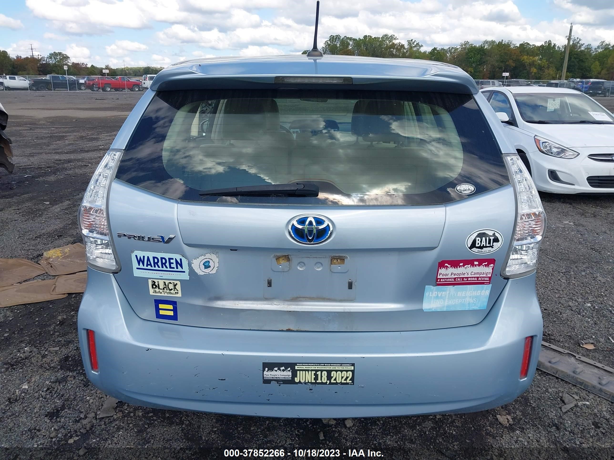 Photo 15 VIN: JTDZN3EU8EJ011822 - TOYOTA PRIUS V (+) 