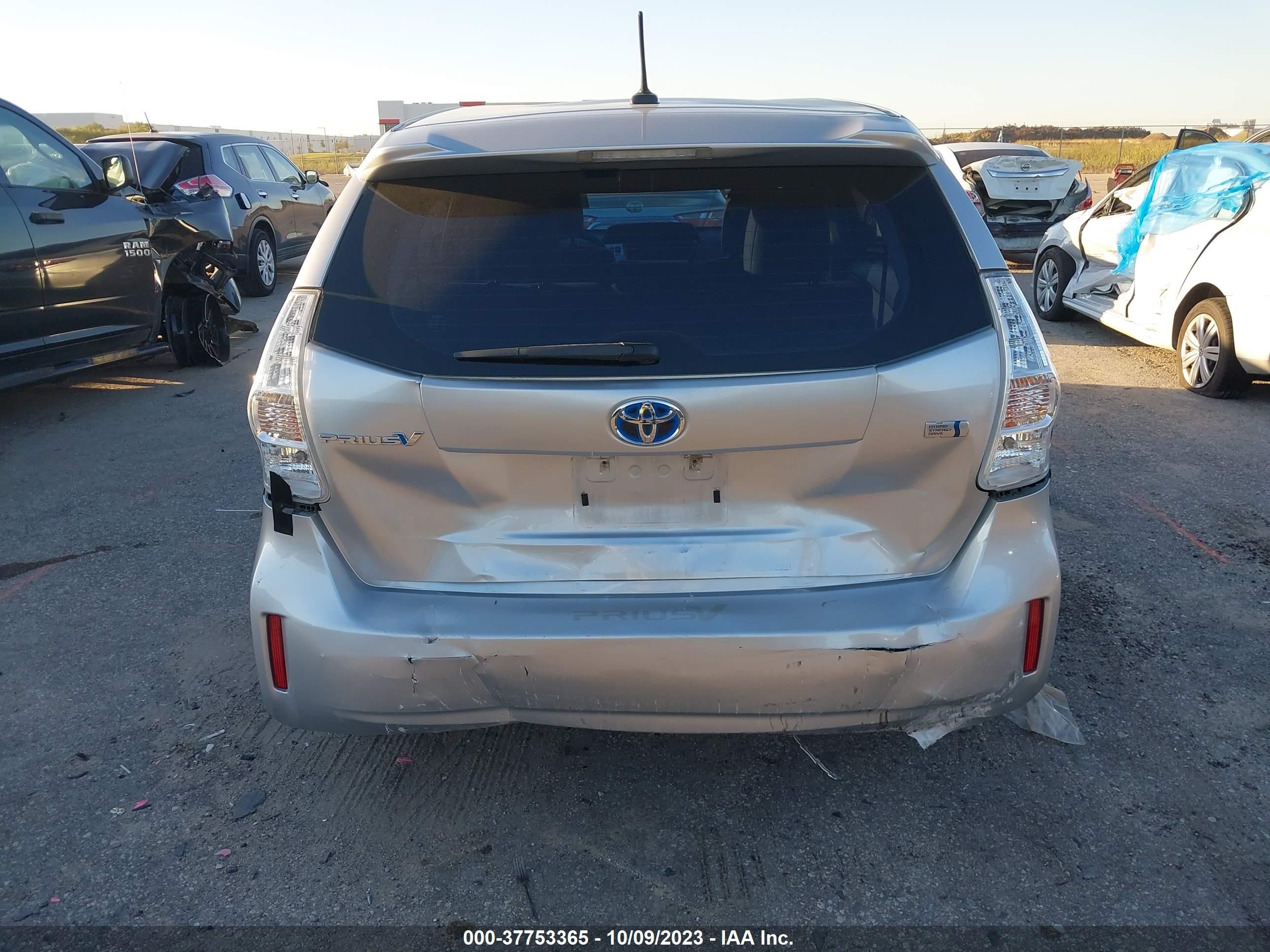 Photo 15 VIN: JTDZN3EU9C3044345 - TOYOTA PRIUS V (+) 