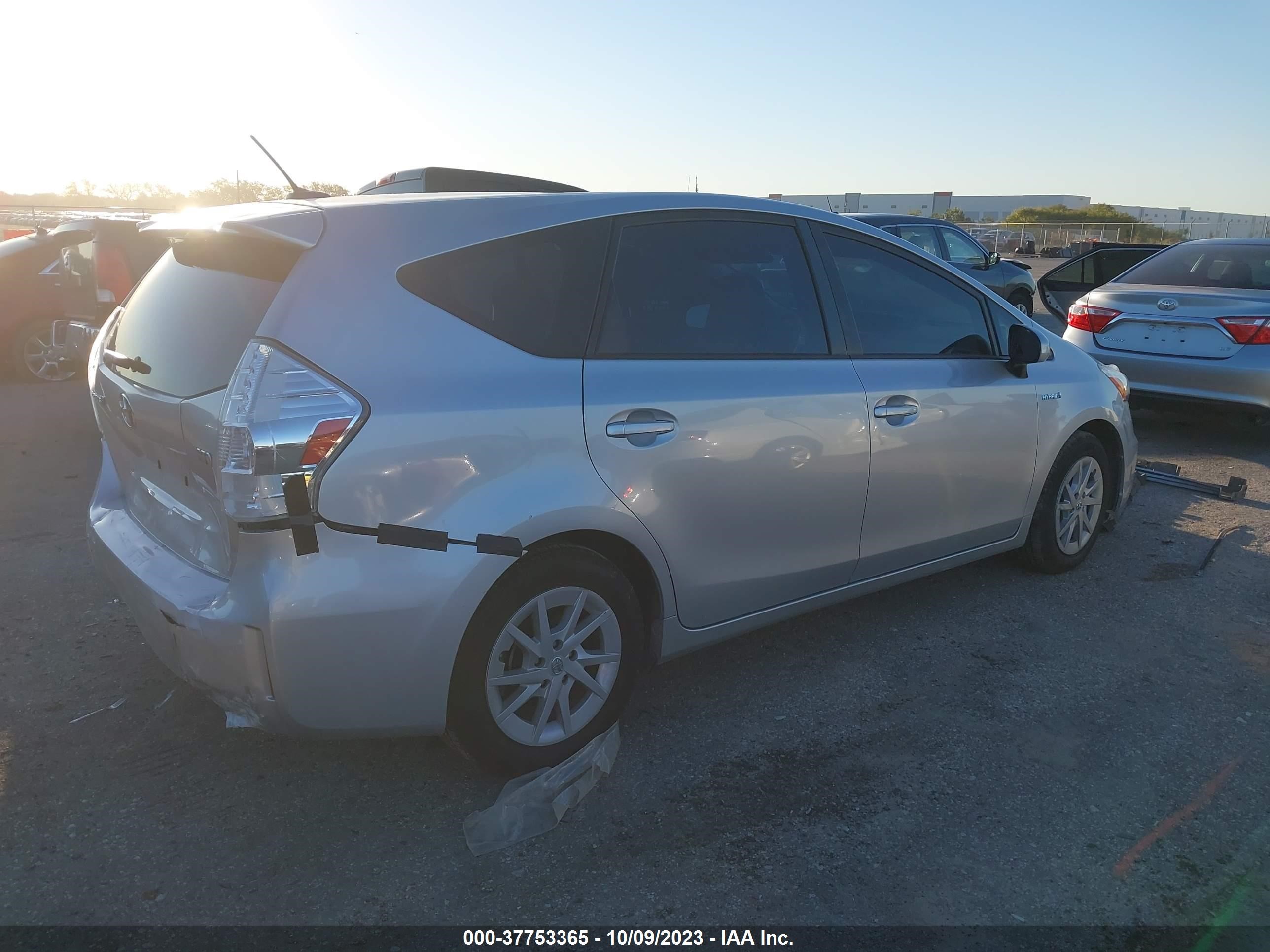 Photo 3 VIN: JTDZN3EU9C3044345 - TOYOTA PRIUS V (+) 