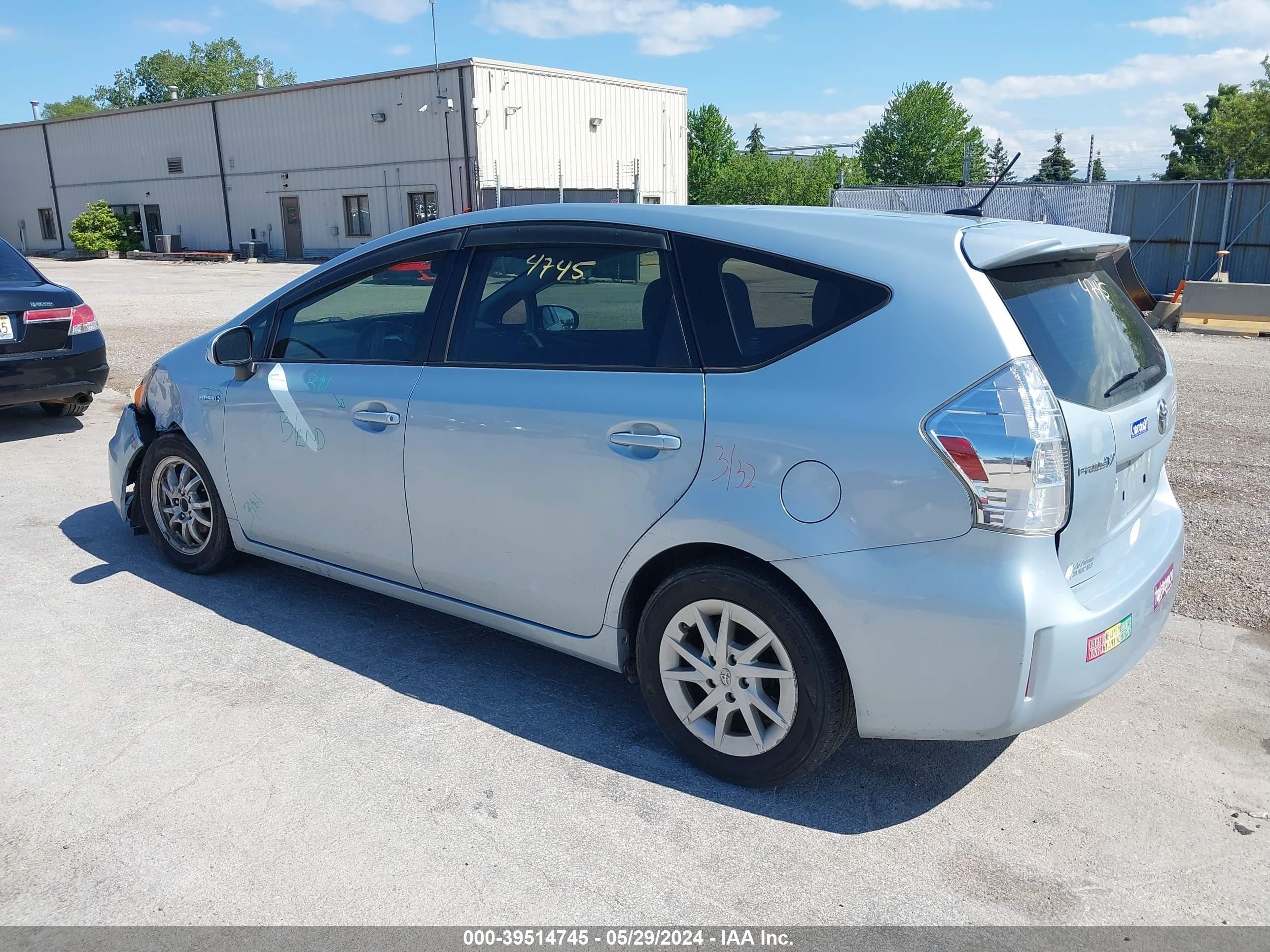 Photo 2 VIN: JTDZN3EU9C3136572 - TOYOTA PRIUS V (+) 