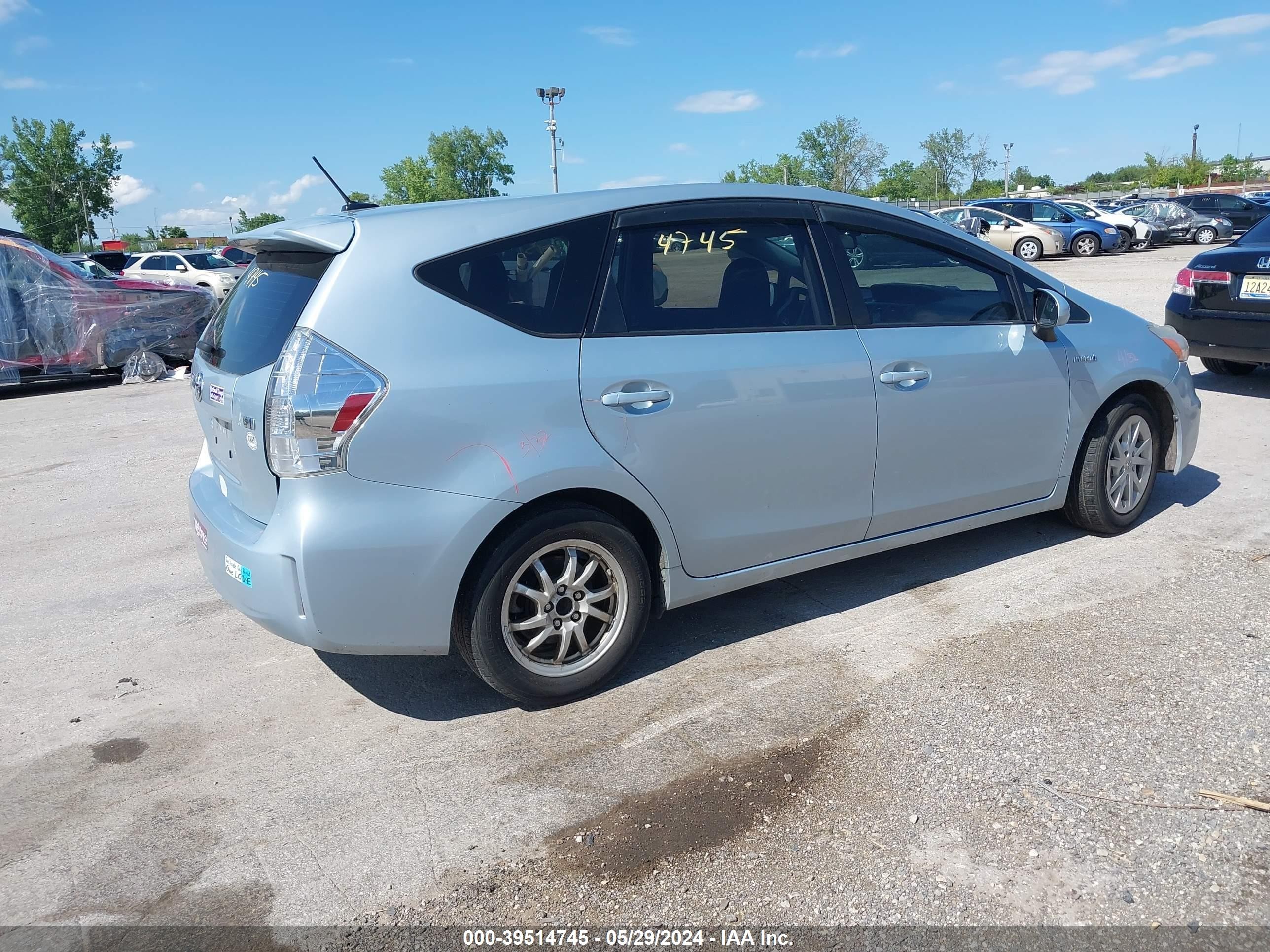 Photo 3 VIN: JTDZN3EU9C3136572 - TOYOTA PRIUS V (+) 