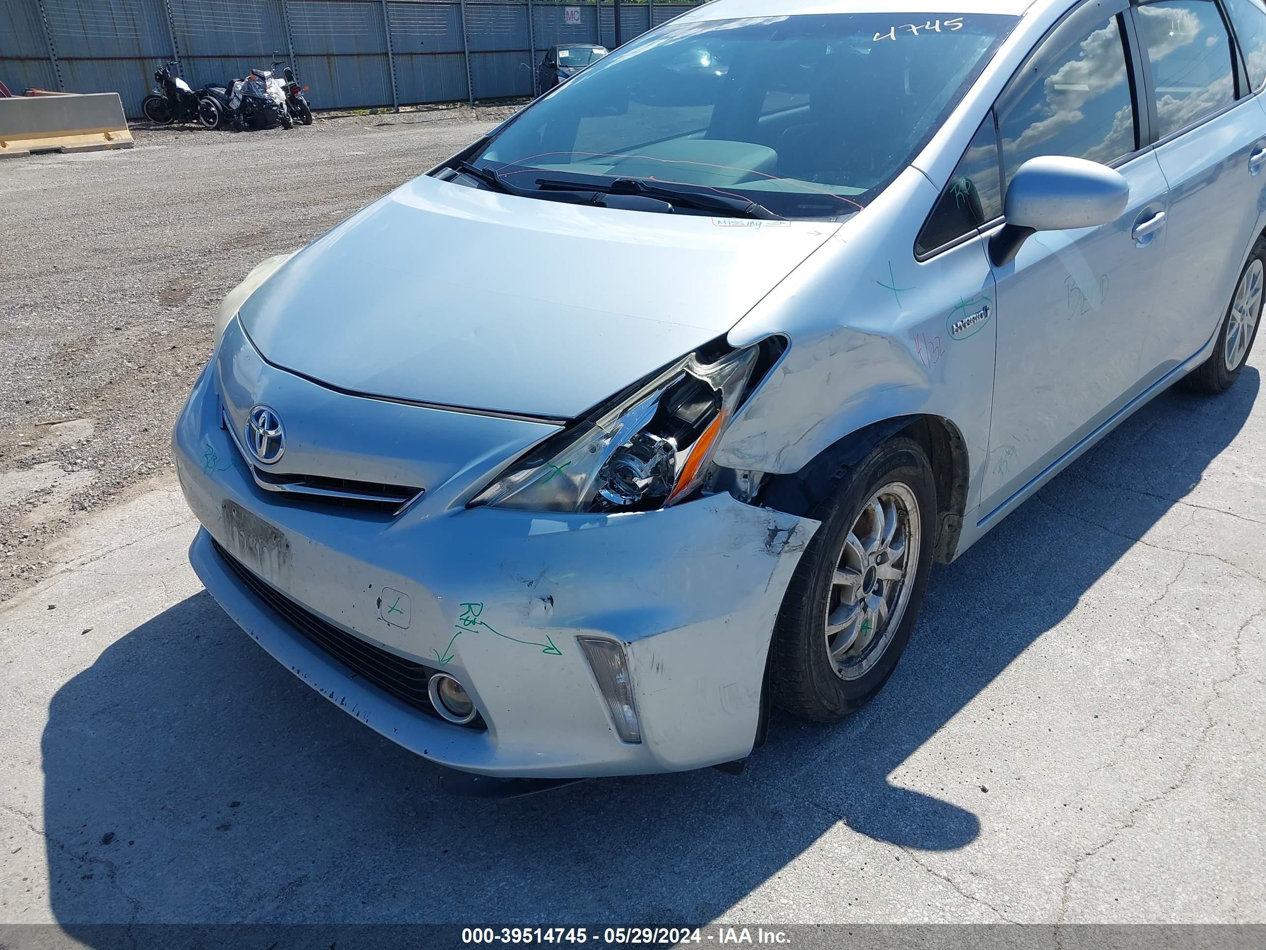 Photo 5 VIN: JTDZN3EU9C3136572 - TOYOTA PRIUS V (+) 