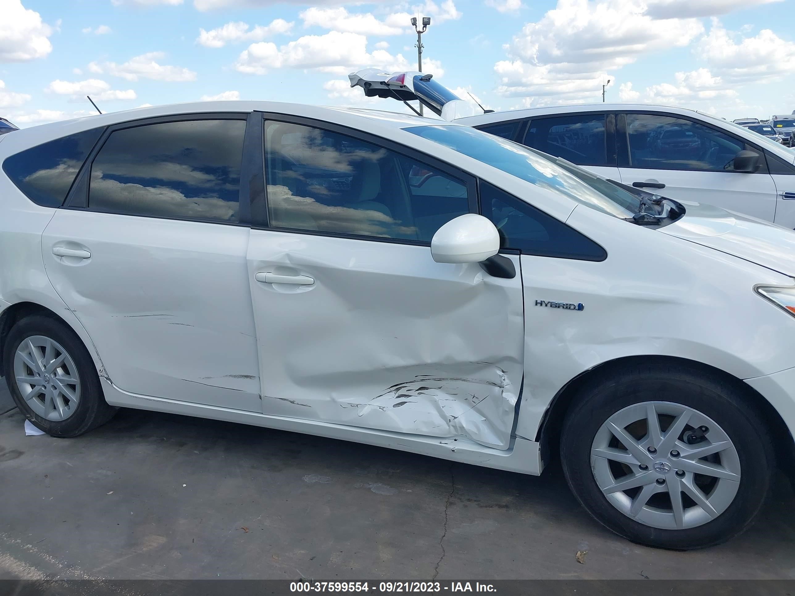 Photo 12 VIN: JTDZN3EU9D3204449 - TOYOTA PRIUS V (+) 