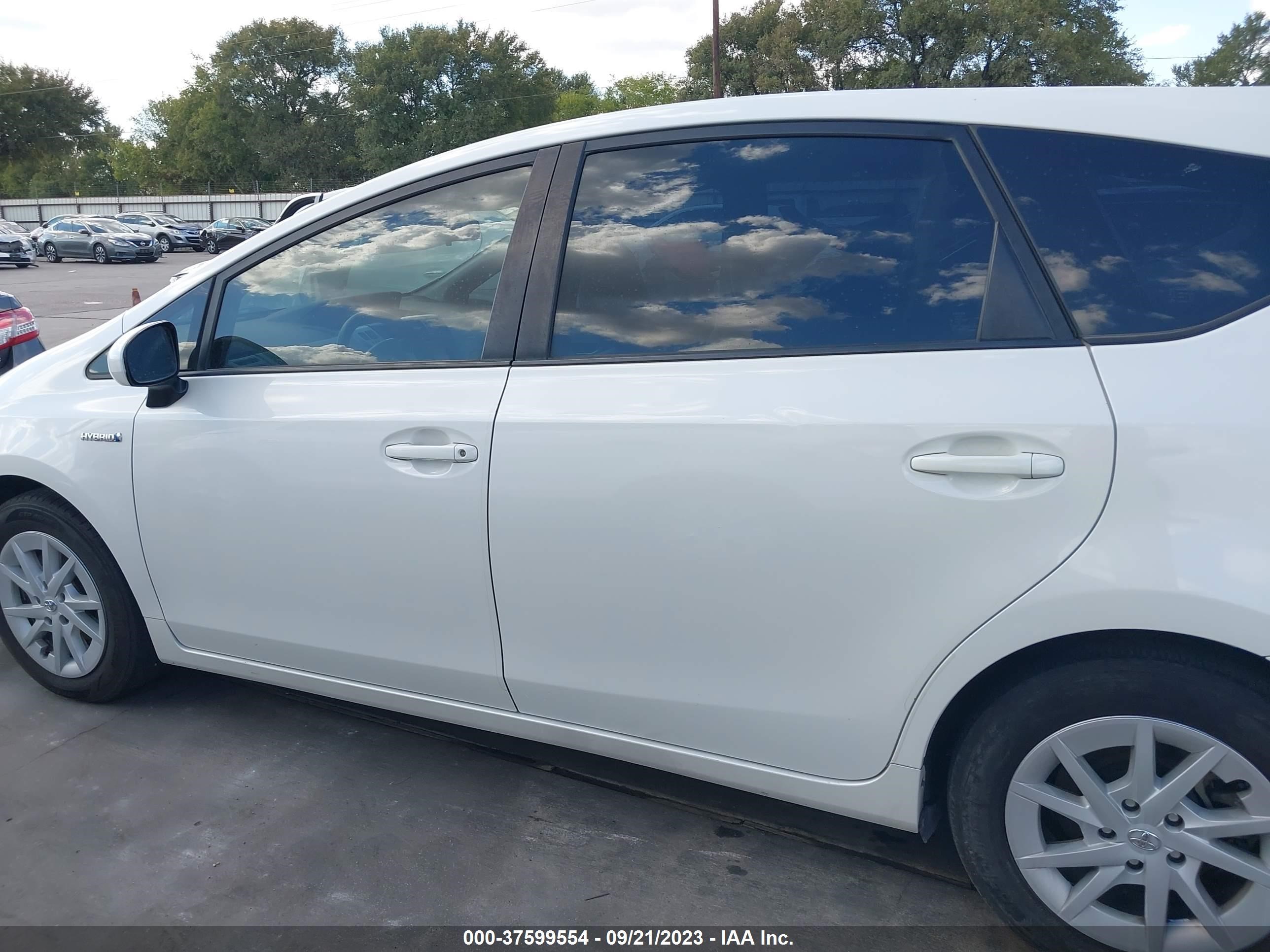 Photo 13 VIN: JTDZN3EU9D3204449 - TOYOTA PRIUS V (+) 