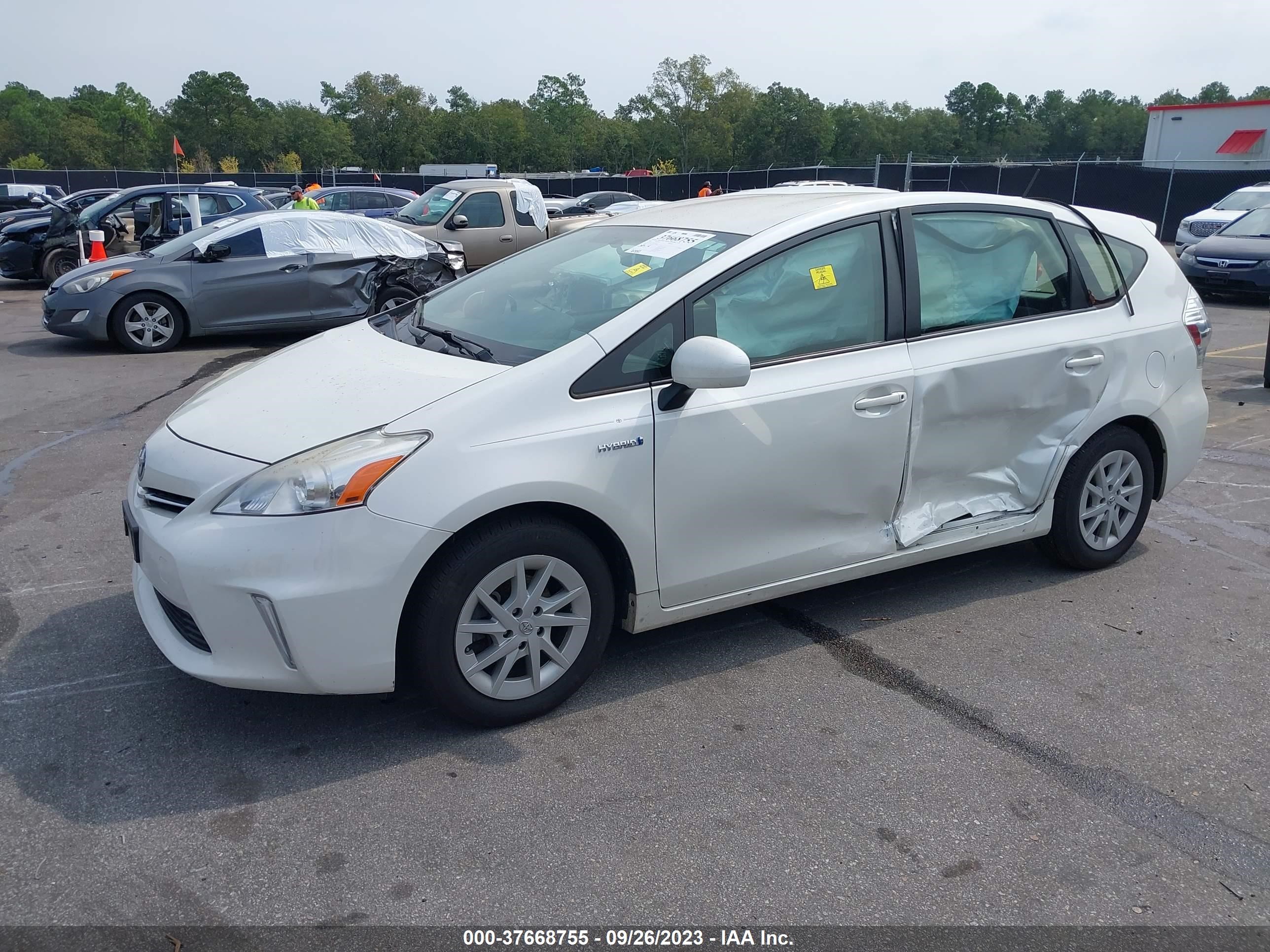 Photo 1 VIN: JTDZN3EU9E3323474 - TOYOTA PRIUS V (+) 