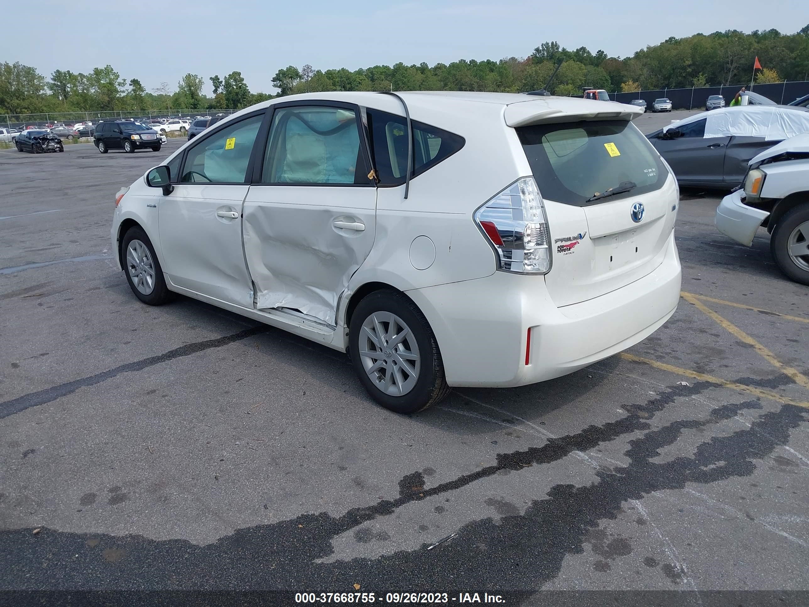 Photo 2 VIN: JTDZN3EU9E3323474 - TOYOTA PRIUS V (+) 