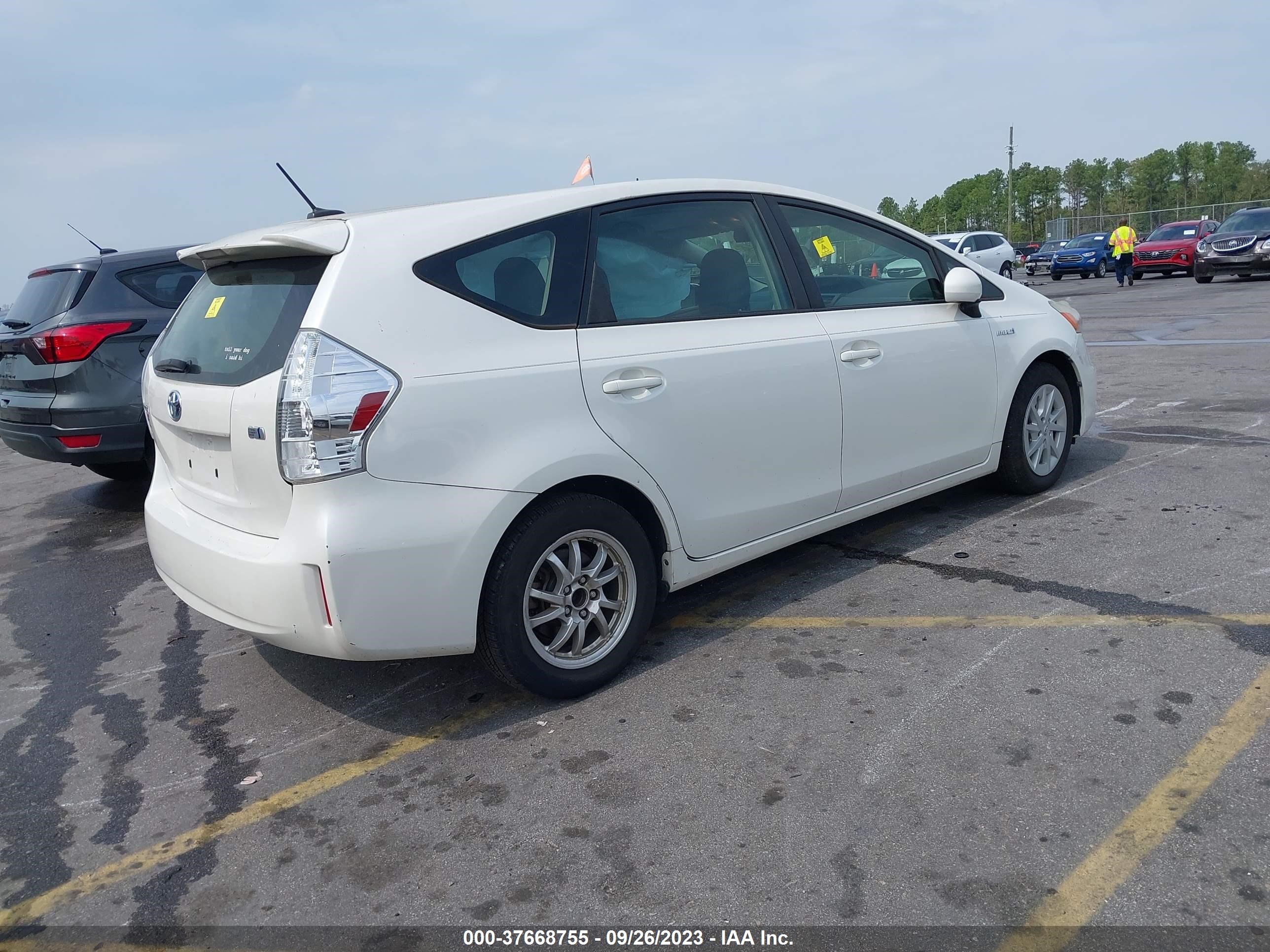 Photo 3 VIN: JTDZN3EU9E3323474 - TOYOTA PRIUS V (+) 