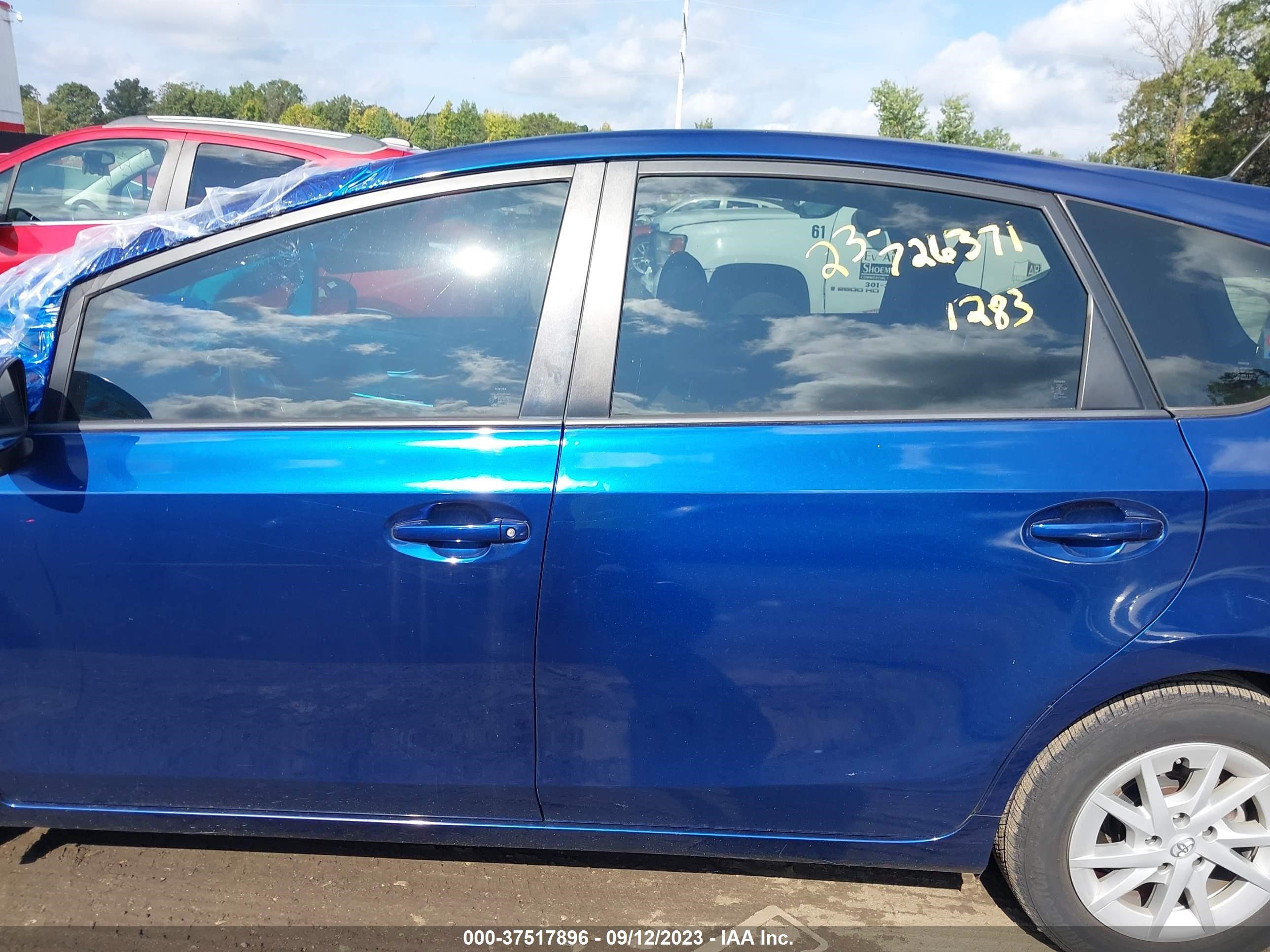 Photo 13 VIN: JTDZN3EUXC3181178 - TOYOTA PRIUS V (+) 