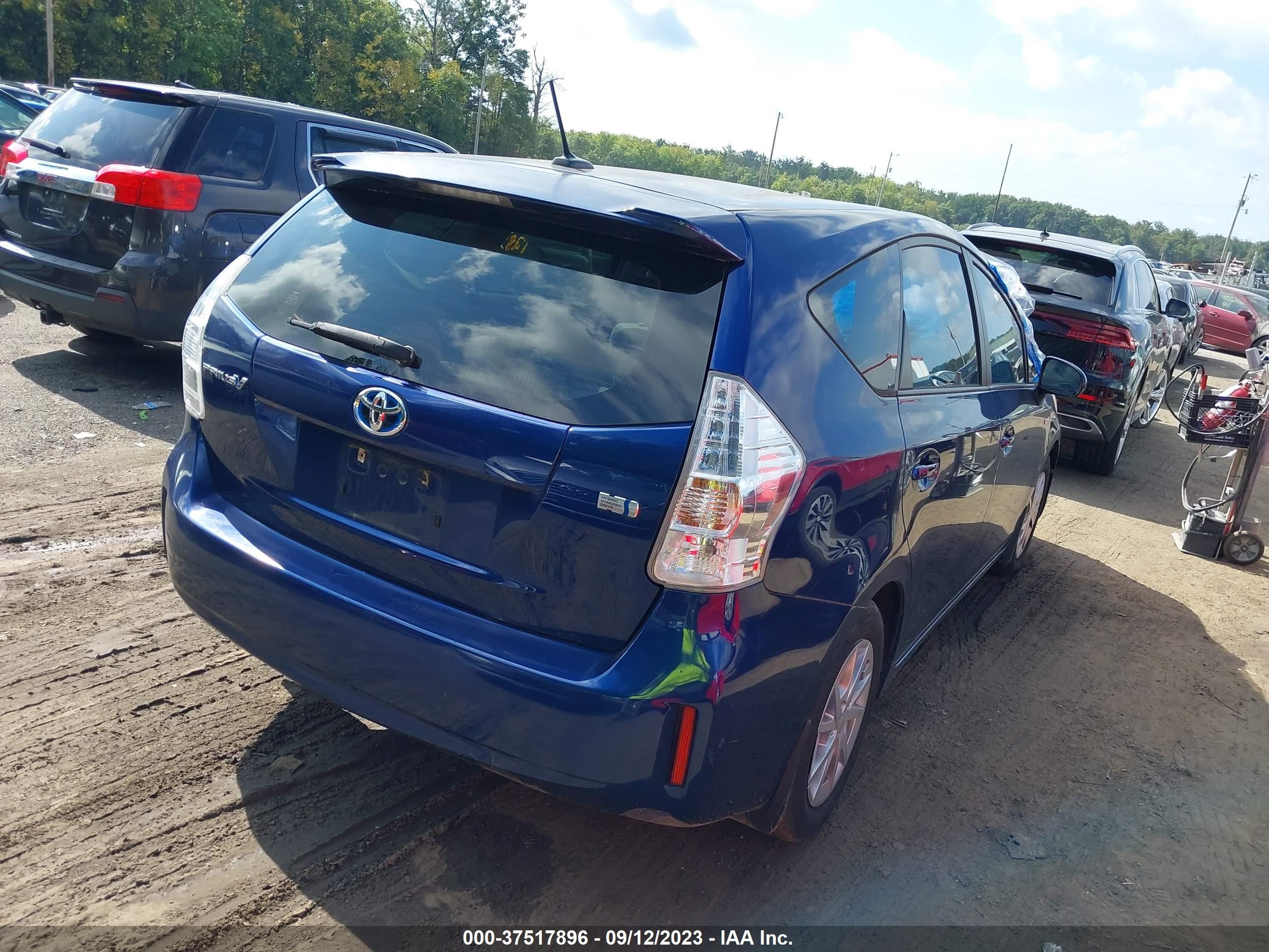 Photo 3 VIN: JTDZN3EUXC3181178 - TOYOTA PRIUS V (+) 