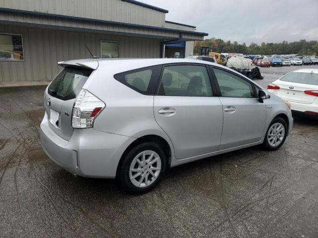 Photo 2 VIN: JTDZN3EUXD3232910 - TOYOTA PRIUS V 